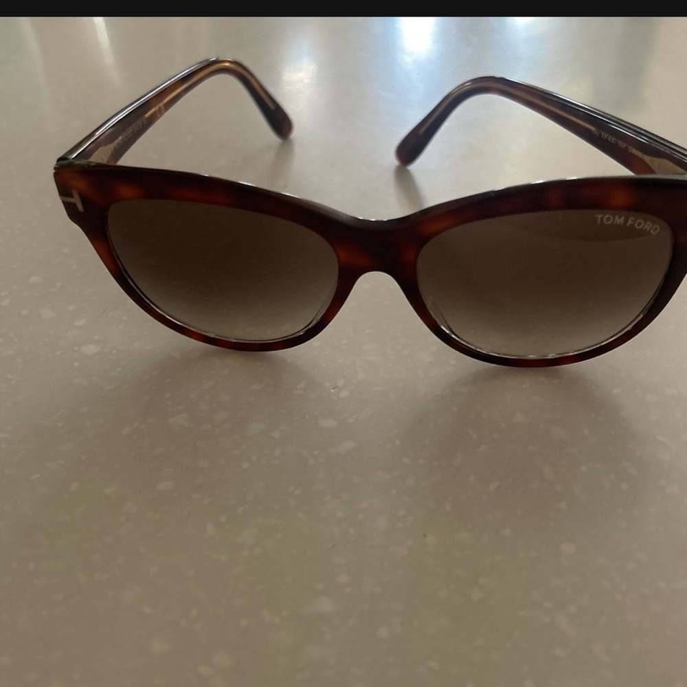 Woman sunglasses